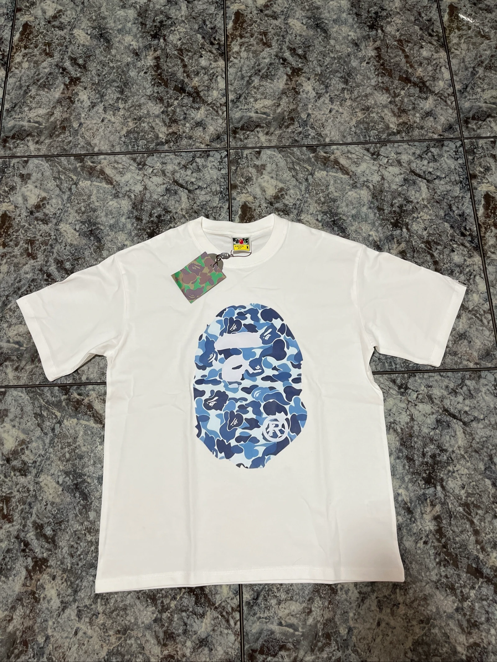 T-shirt bape
